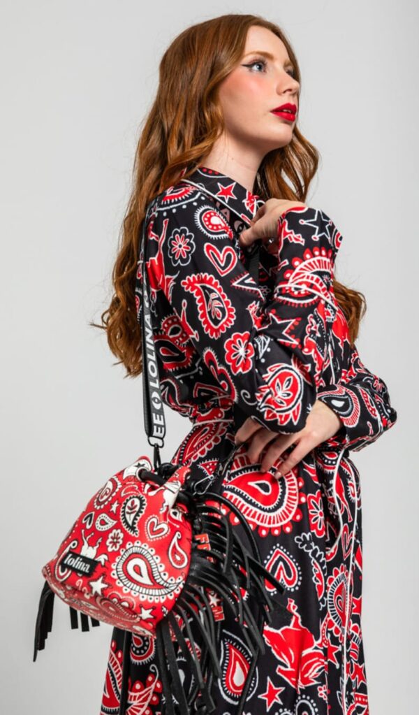 BOLSO TIPO SACO CON FLECOS ESTAMPADO PAISLEY