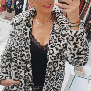 ABRIGO PELO LEOPARDO BLANCO Y NEGRO